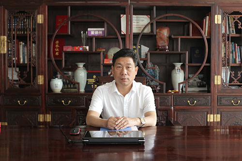 万向娱乐木业董事长